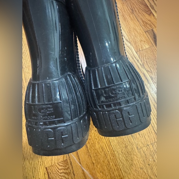 Ugg Women's Rain/ Snow Waterproof Boots Size 6 Taffy Black  Drizlita Rubber - Picture 4 of 8